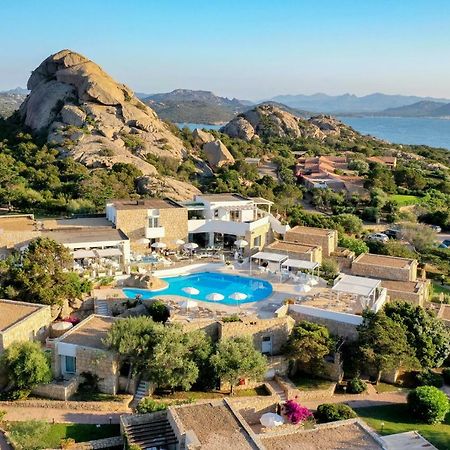 Hotel Grand Relais Dei Nuraghi Baja Sardinia Bagian luar foto