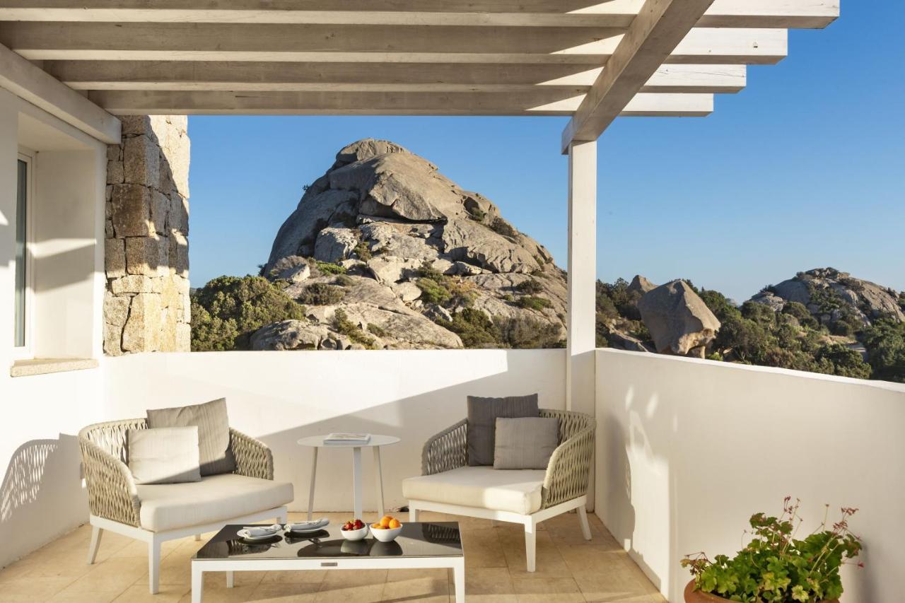 Hotel Grand Relais Dei Nuraghi Baja Sardinia Bagian luar foto