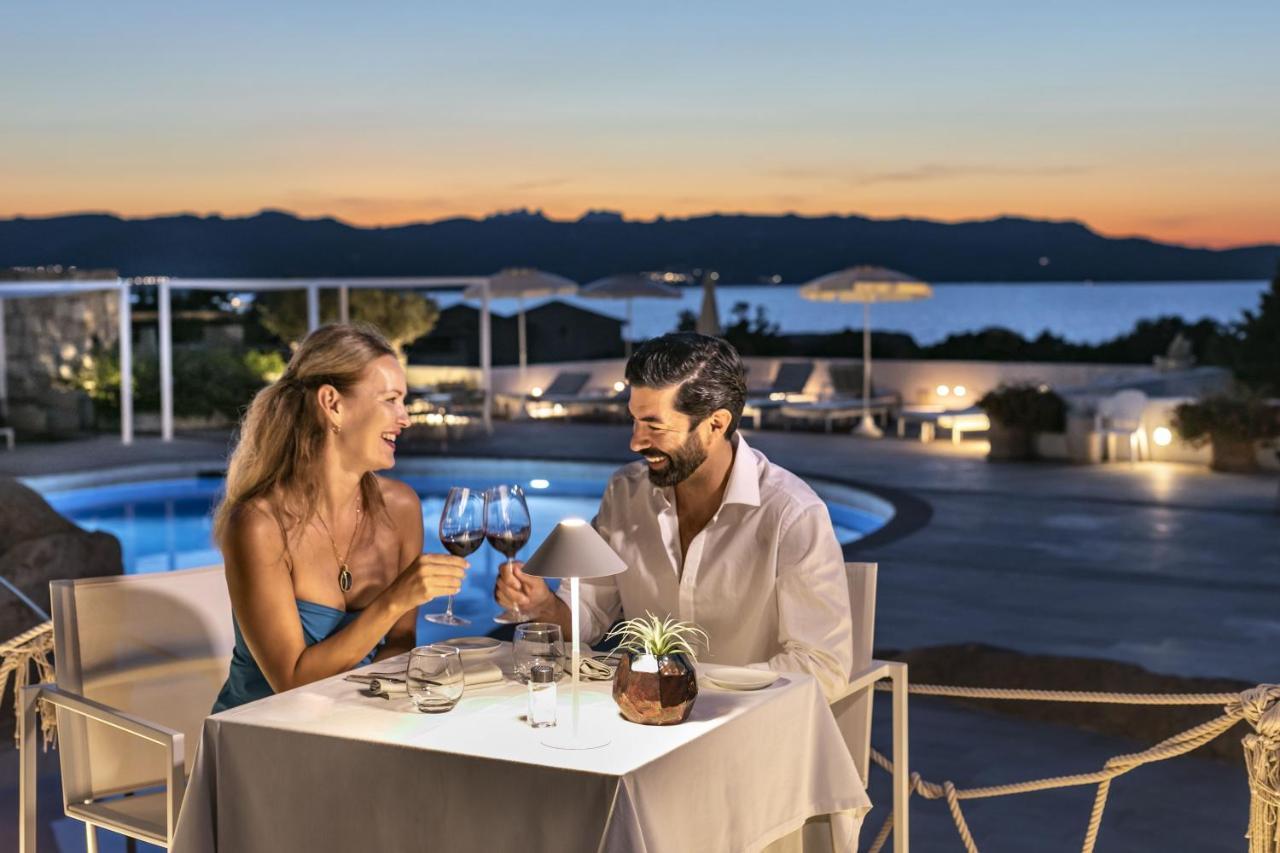 Hotel Grand Relais Dei Nuraghi Baja Sardinia Bagian luar foto