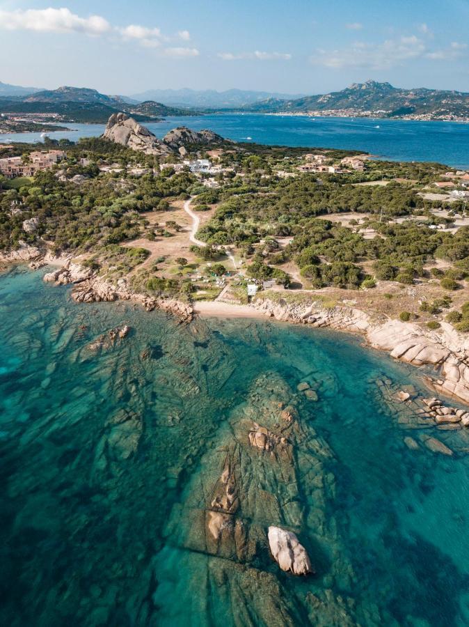Hotel Grand Relais Dei Nuraghi Baja Sardinia Bagian luar foto