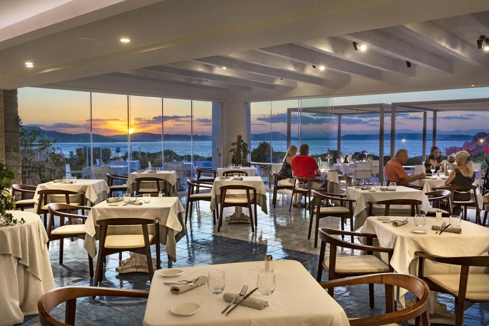 Hotel Grand Relais Dei Nuraghi Baja Sardinia Bagian luar foto