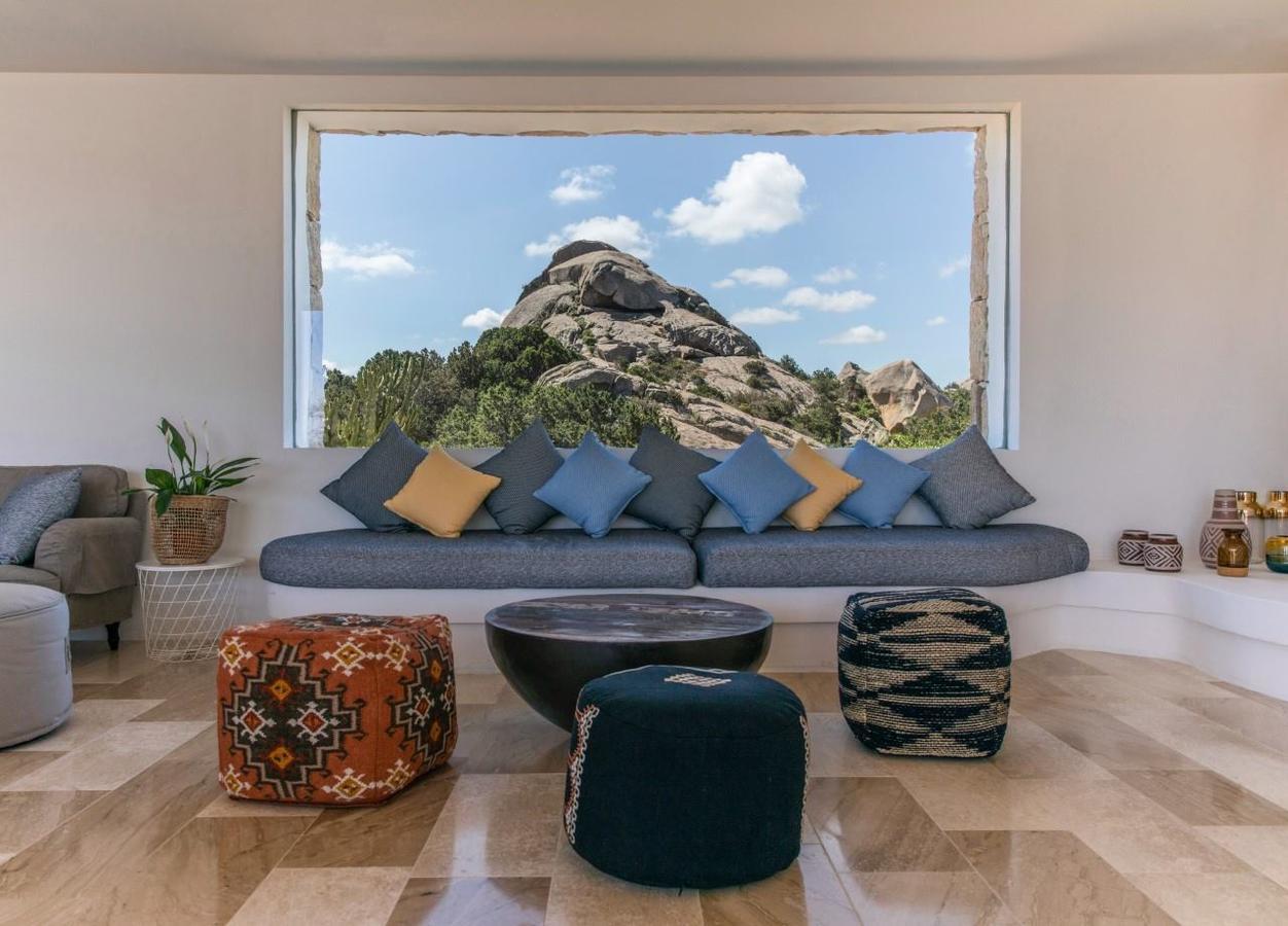 Hotel Grand Relais Dei Nuraghi Baja Sardinia Bagian luar foto