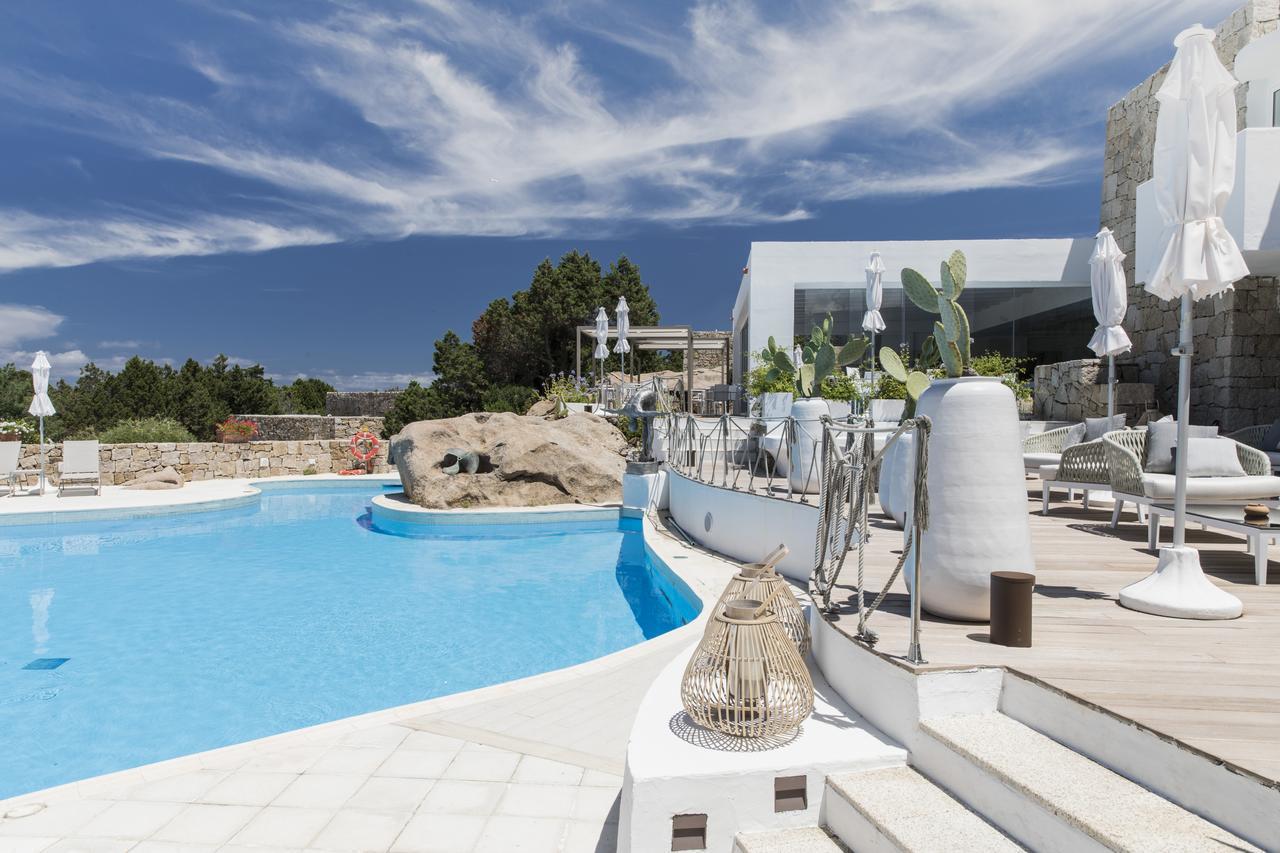 Hotel Grand Relais Dei Nuraghi Baja Sardinia Bagian luar foto