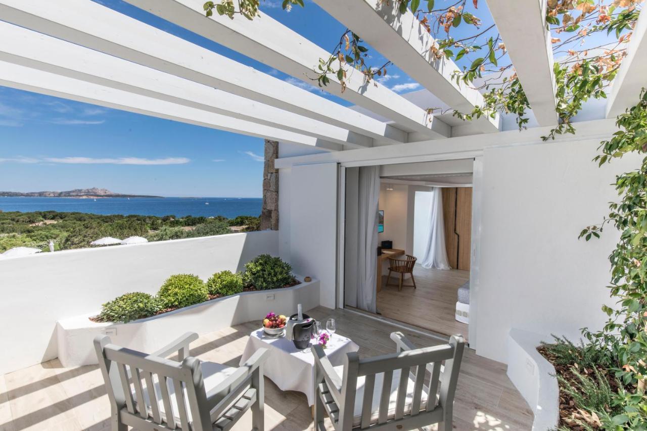 Hotel Grand Relais Dei Nuraghi Baja Sardinia Bagian luar foto
