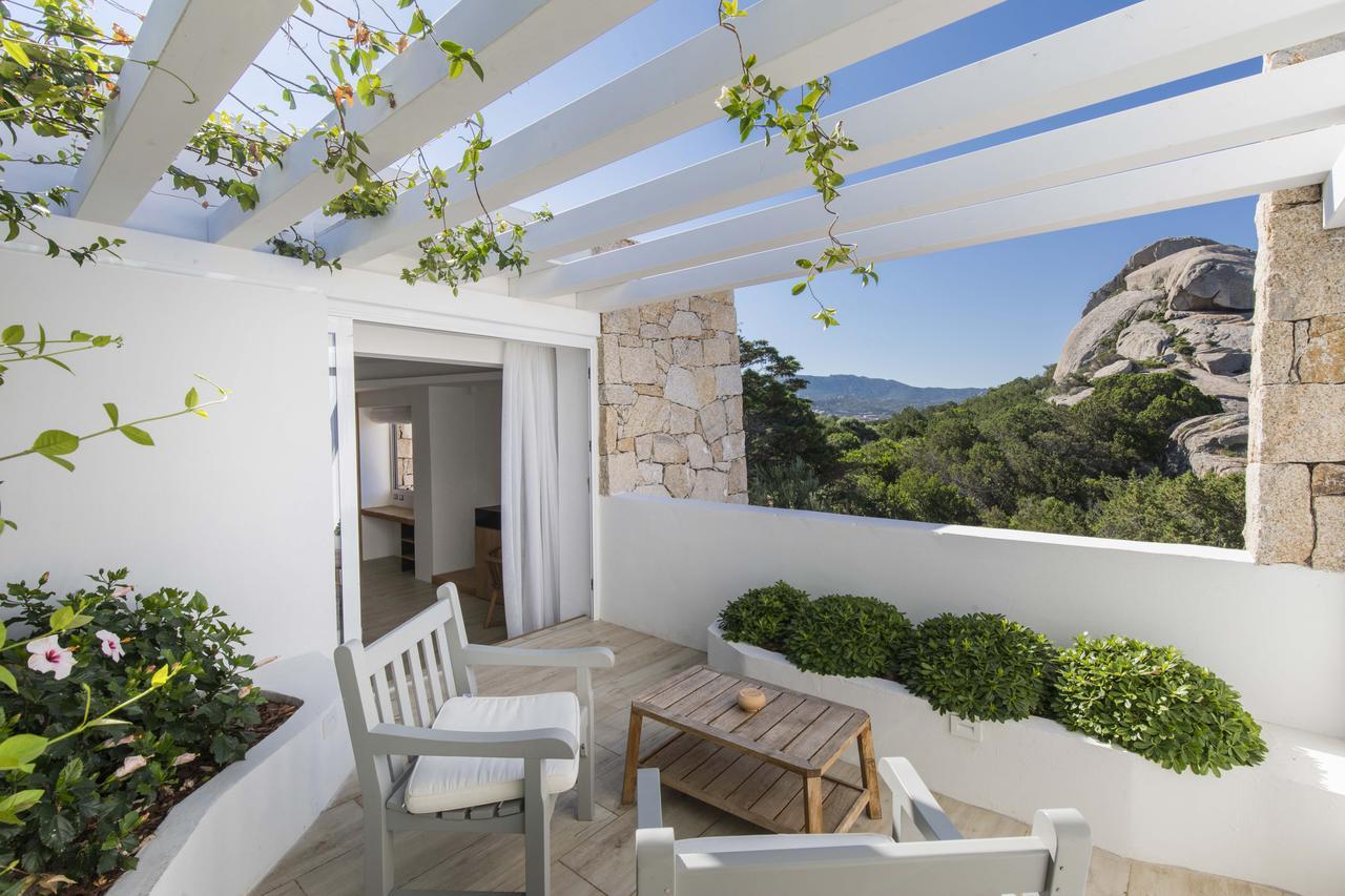 Hotel Grand Relais Dei Nuraghi Baja Sardinia Bagian luar foto