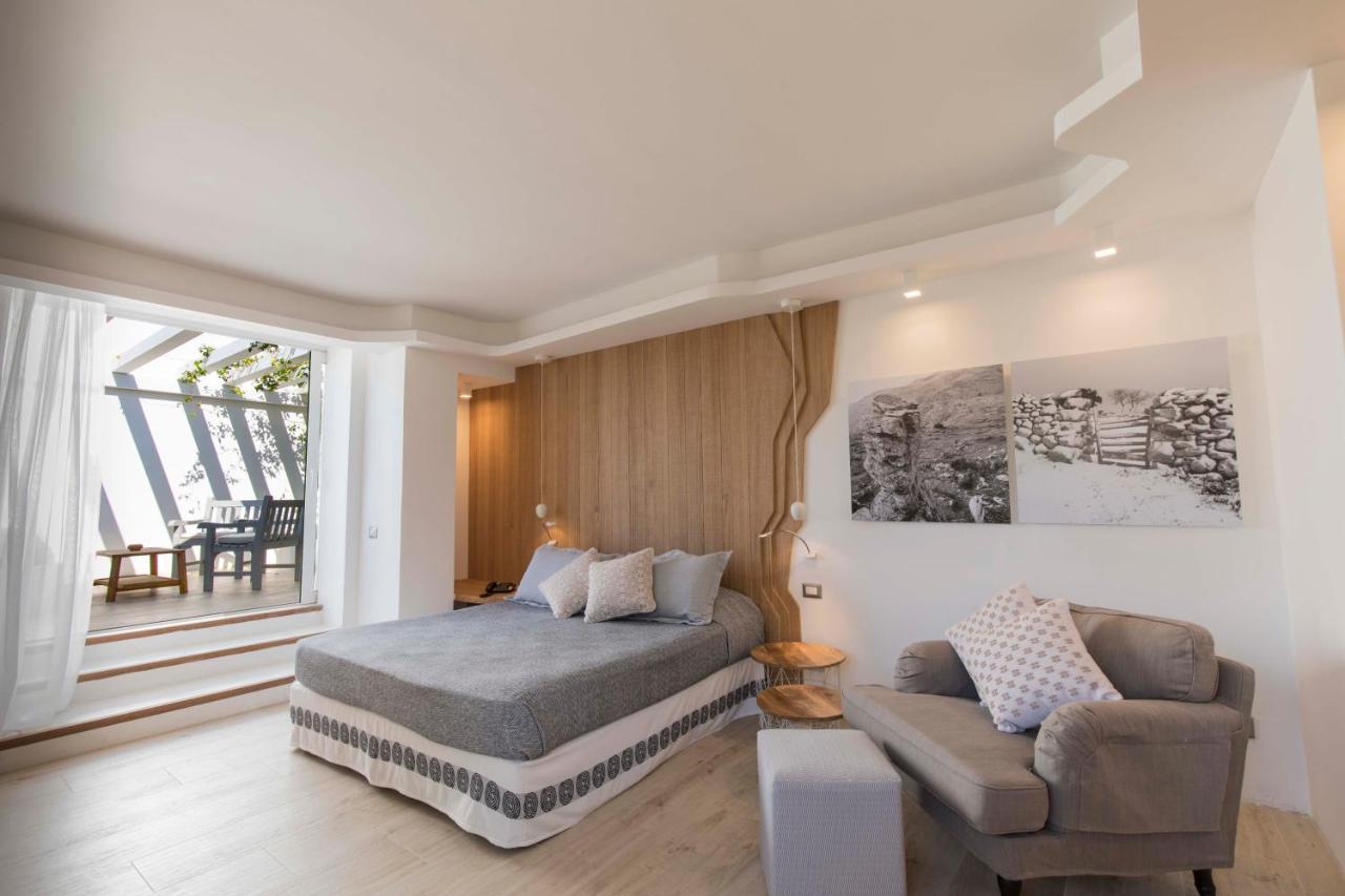 Hotel Grand Relais Dei Nuraghi Baja Sardinia Bagian luar foto