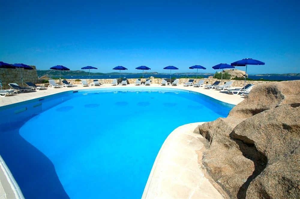 Hotel Grand Relais Dei Nuraghi Baja Sardinia Bagian luar foto