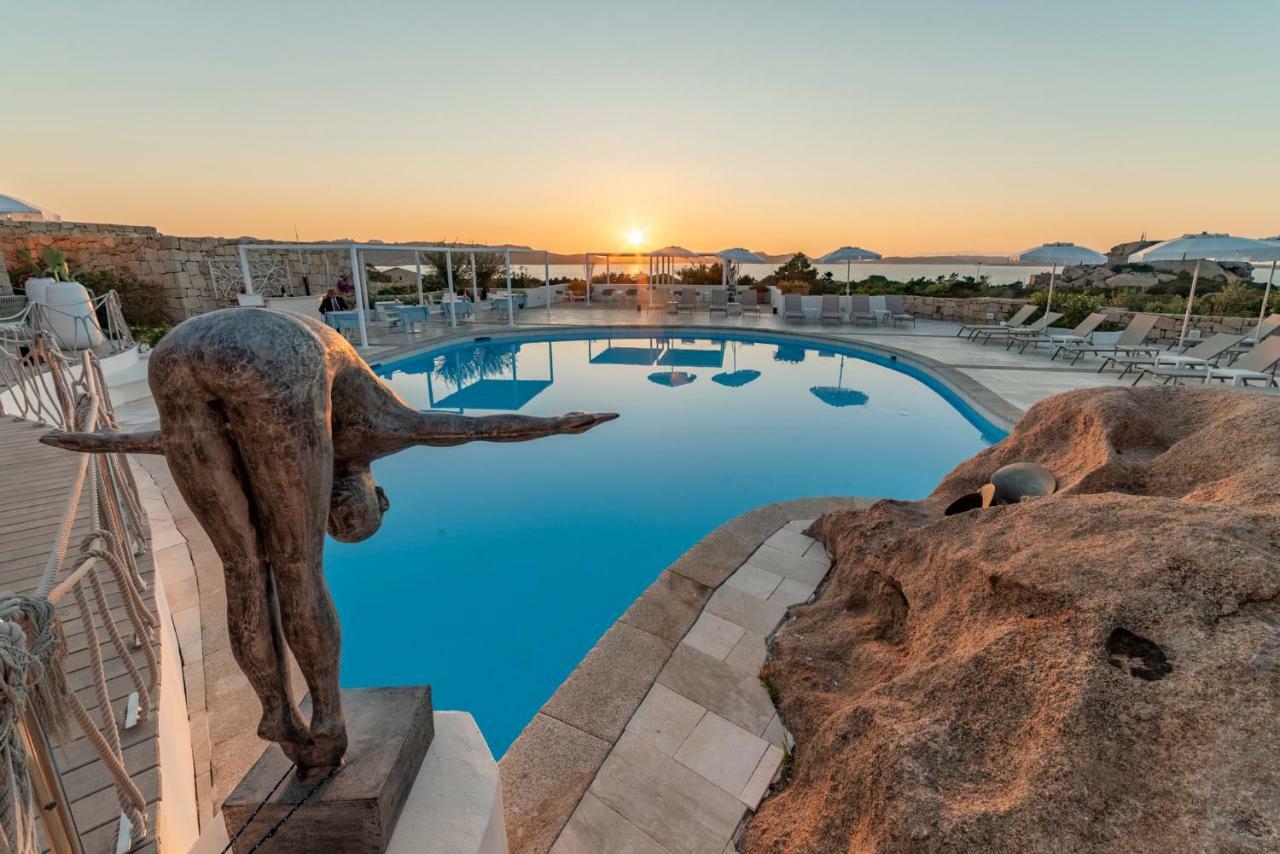 Hotel Grand Relais Dei Nuraghi Baja Sardinia Bagian luar foto