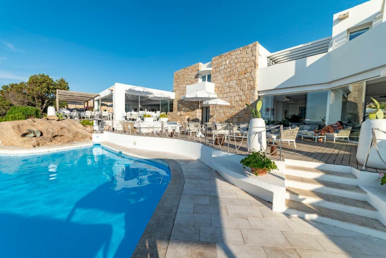 Hotel Grand Relais Dei Nuraghi Baja Sardinia Bagian luar foto