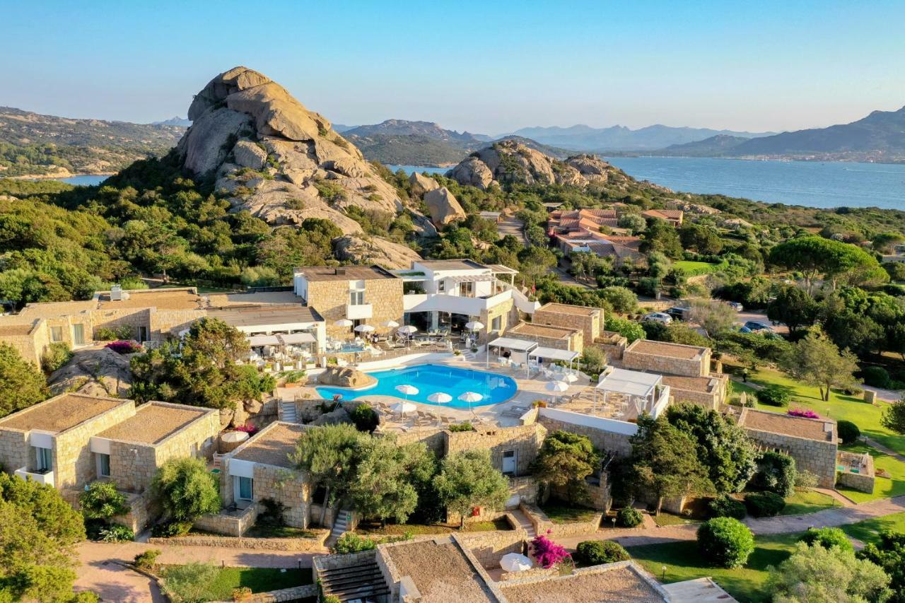 Hotel Grand Relais Dei Nuraghi Baja Sardinia Bagian luar foto